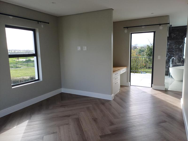 To Let 4 Bedroom Property for Rent in Somerset West Western Cape